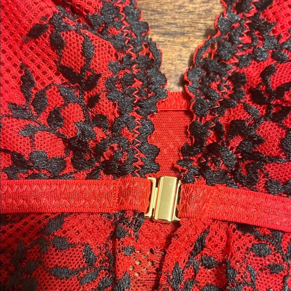 La Vie En Rose Semi-Sheer Red and Black Lace Bralette - Picture 3 of 10